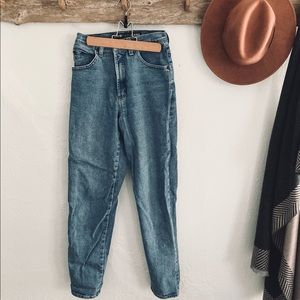 David Kahn high rise denim. Slim fit jeans